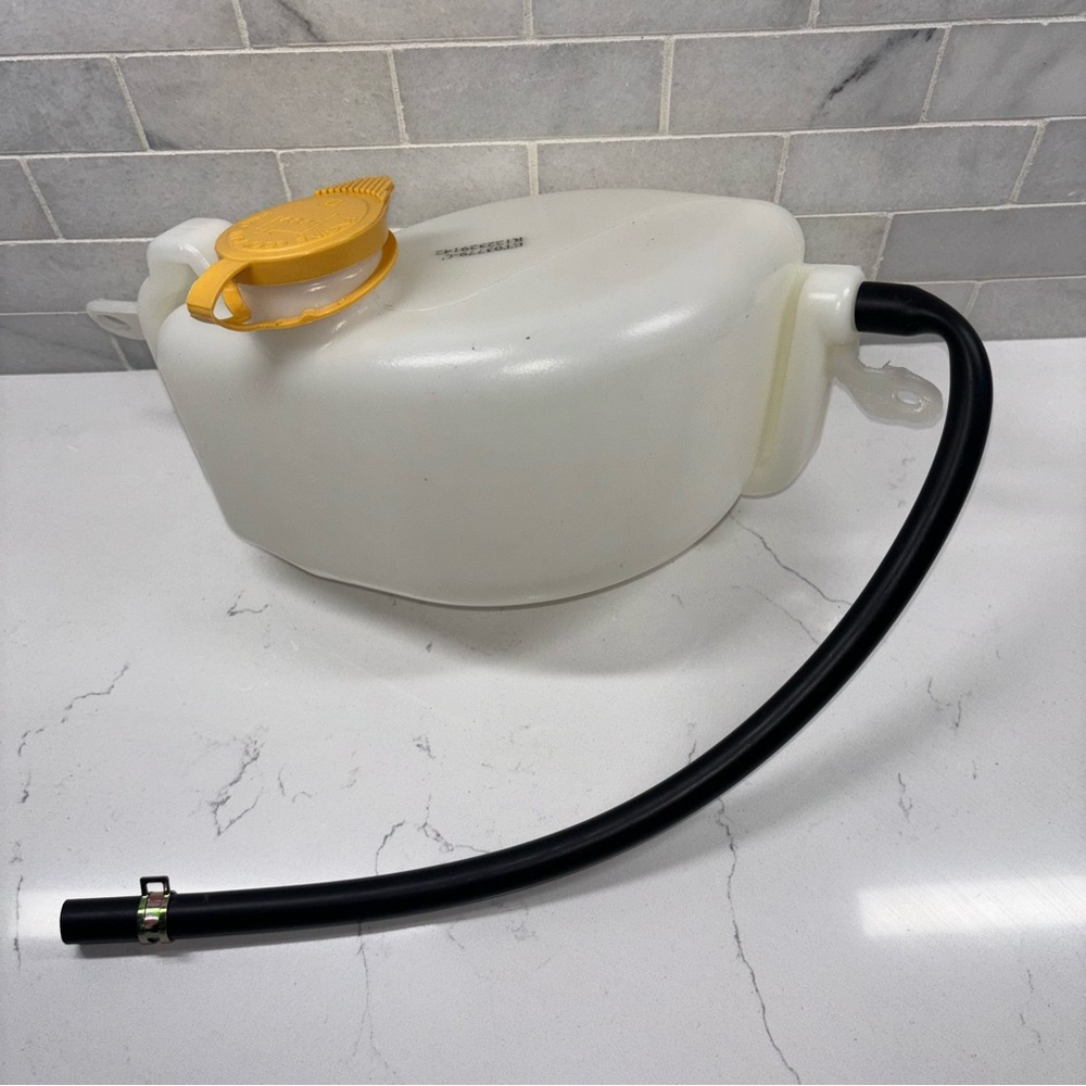 Radiator Coolant Reservoir Tank Compatible with with Dodge Journey  CH3014137